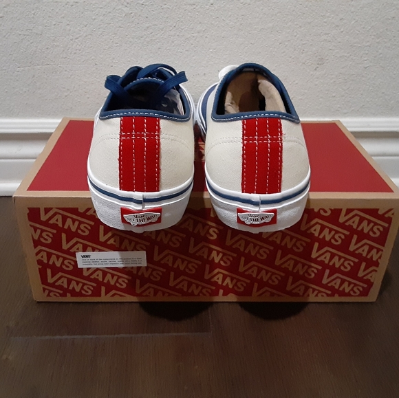 Vans - Picture 3 of 4